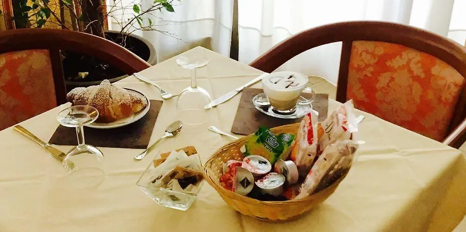 Hotel Grazia Deledda Sassari 4*,